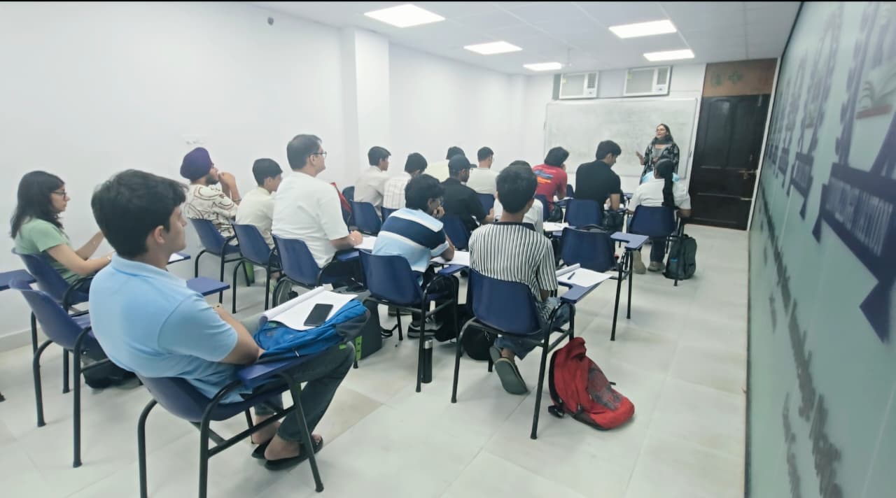 Adv. Nikita Jain in classroom – Knowledge Nation Law Centre